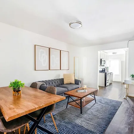 39-3 Newly Renovated 3 Bedroom Prime Midtown Sleeps 6